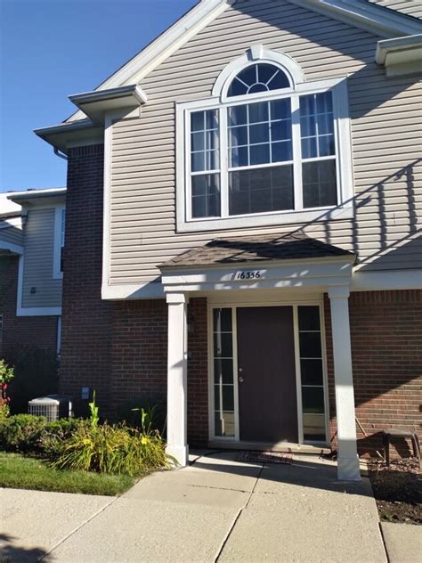 condos for rent in macomb township